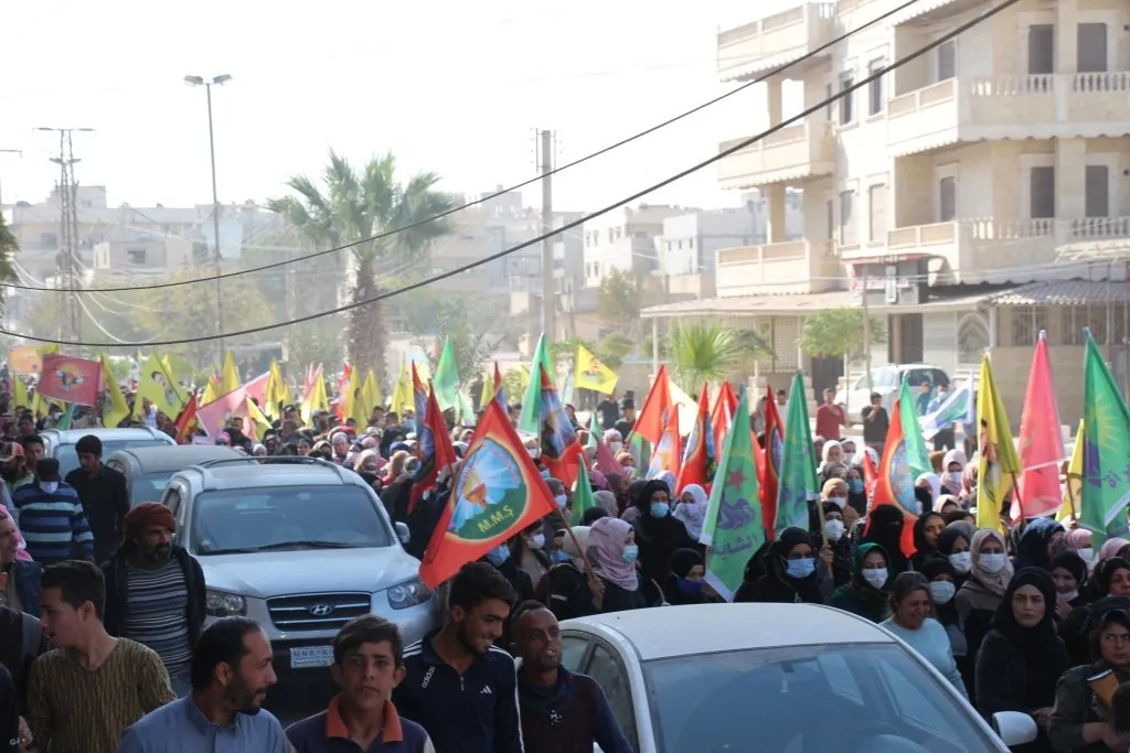 Şêniyên Minbicê li dijî êriş û gefên dewleta Tirk daketin qadan