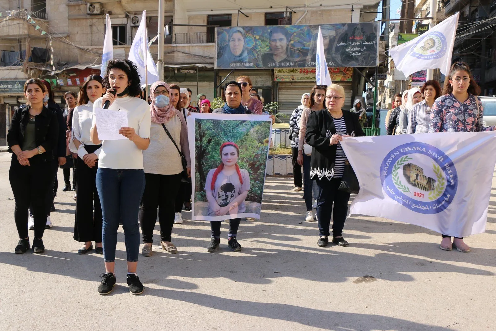 Rêxistinên Jinan sûcên dagirkeran li dijî jinên herêmên dagirkirî şermezar kirin