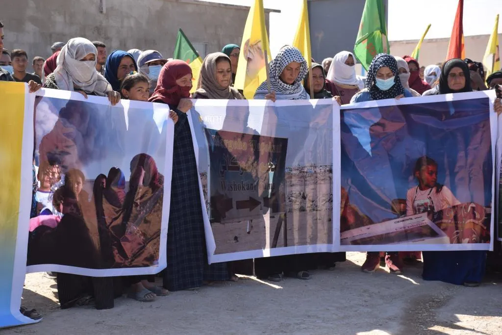 Koçberên ji Serêkaniyê li dijî dagirkerî û komployê derketin qadan