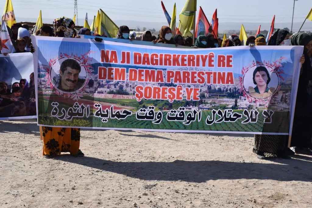 Koçberên ji Serêkaniyê li dijî dagirkerî û komployê derketin qadan
