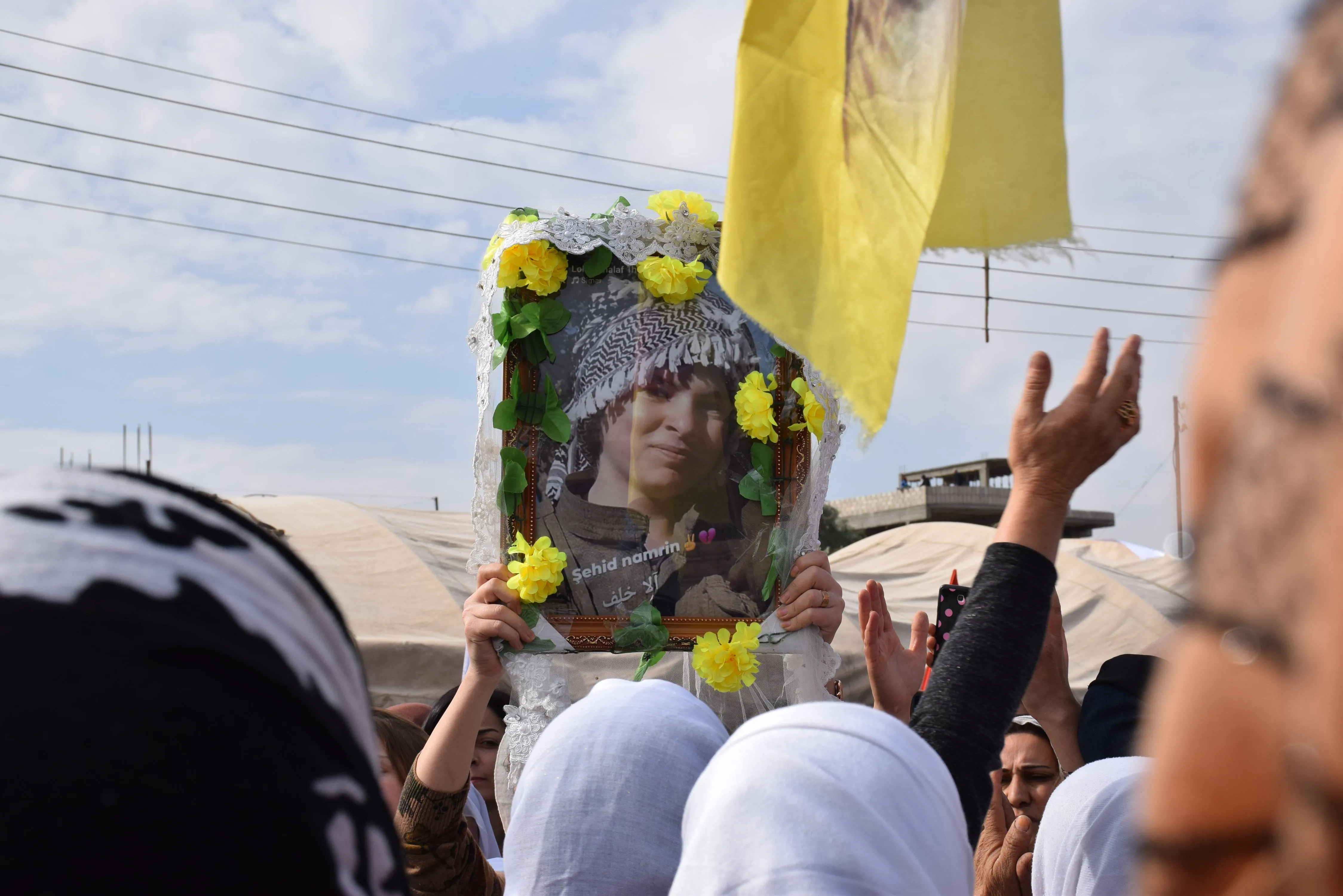 Pêkhatyên Tirbespiyê sersaxî dan malbatên şehîd Hêvîdar û Feysel