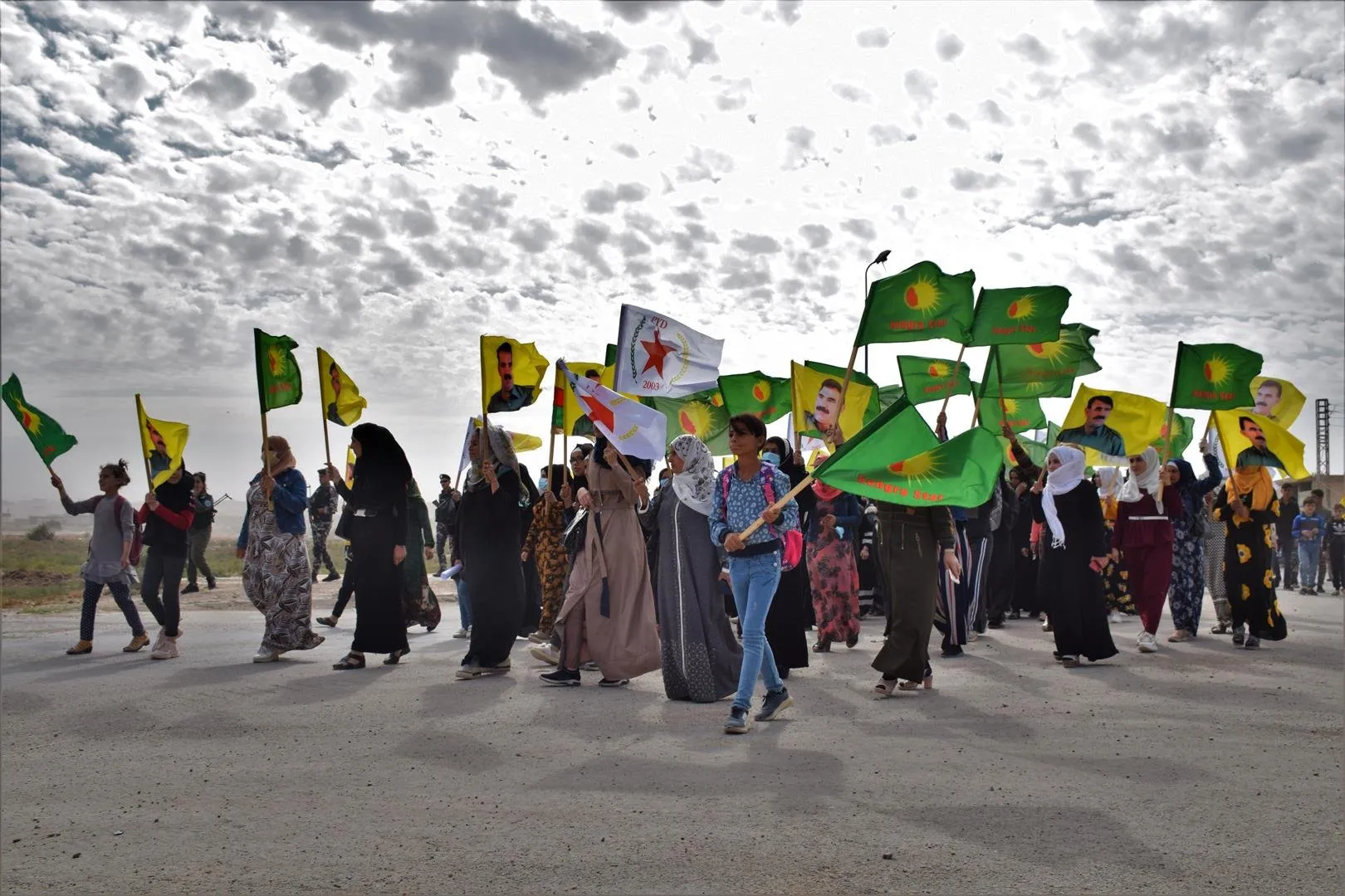 Şênî û rûspiyên Holê banga girtina qada hewayî li balafirên Tirkiyê kir