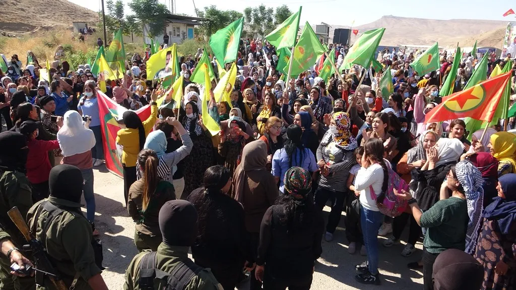 Endamên Kongreya Star li Sêmalka li dijî îxaneta PDK`ê xwepêşandan kir