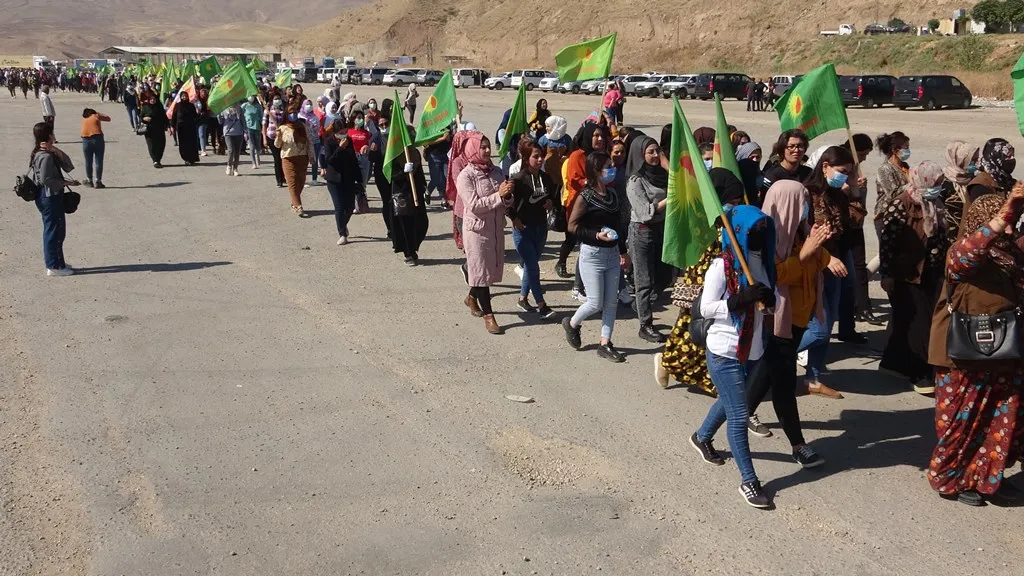 Endamên Kongreya Star li Sêmalka li dijî îxaneta PDK`ê xwepêşandan kir