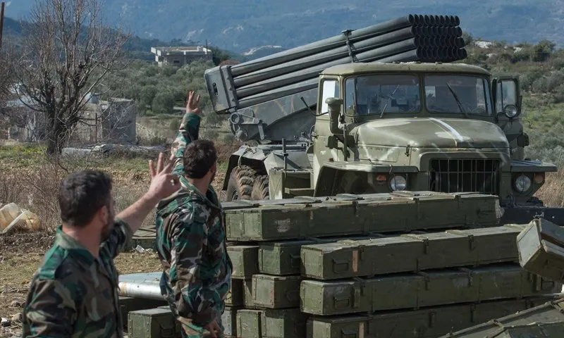 Hêzên Hikumeta Şamê deverên li çiyayê Zawiyê topbaran kir