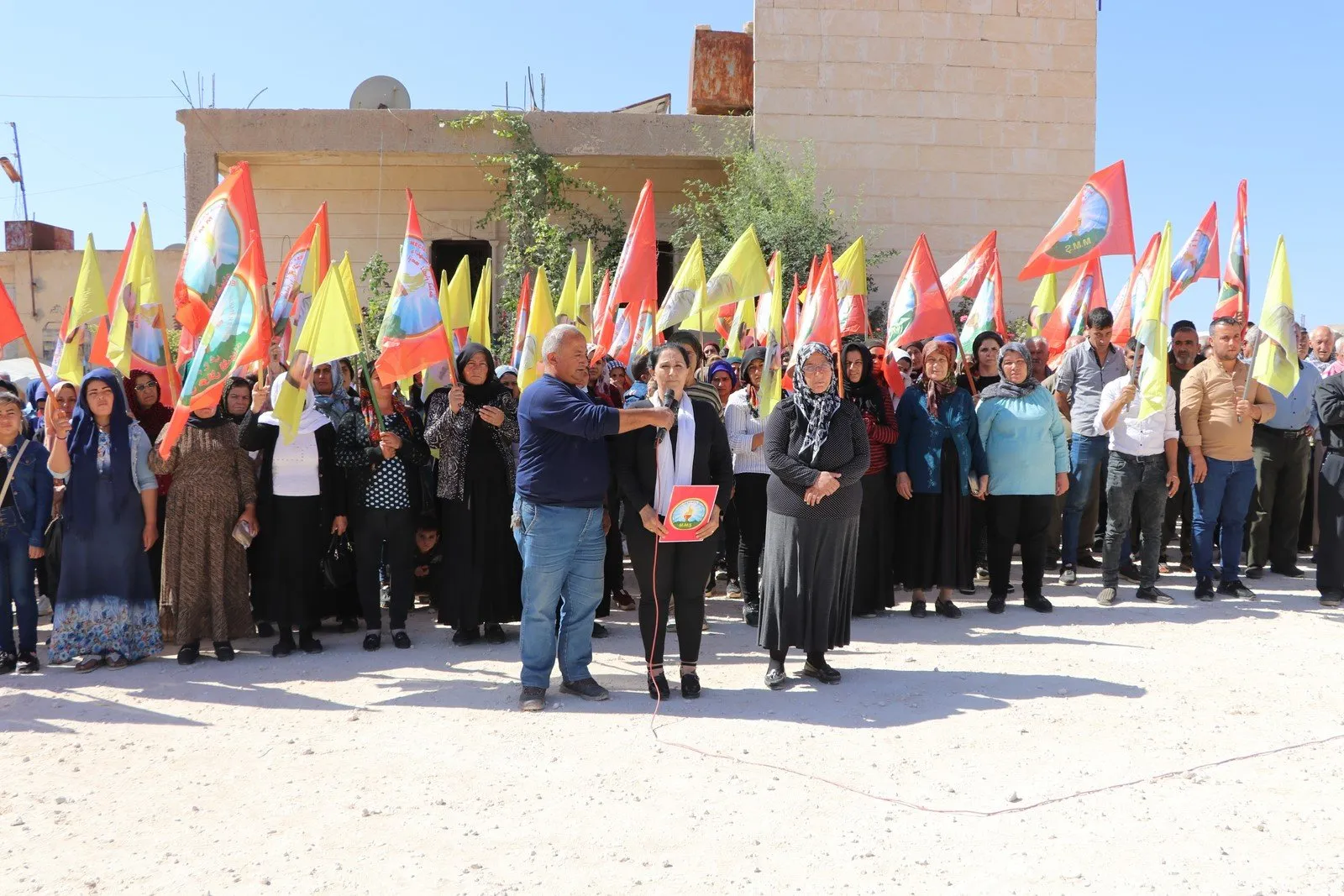Meclisa Malbatên Şehîdan a Efrînê li dijî xeta xiyanetê banga berxwedanê kir