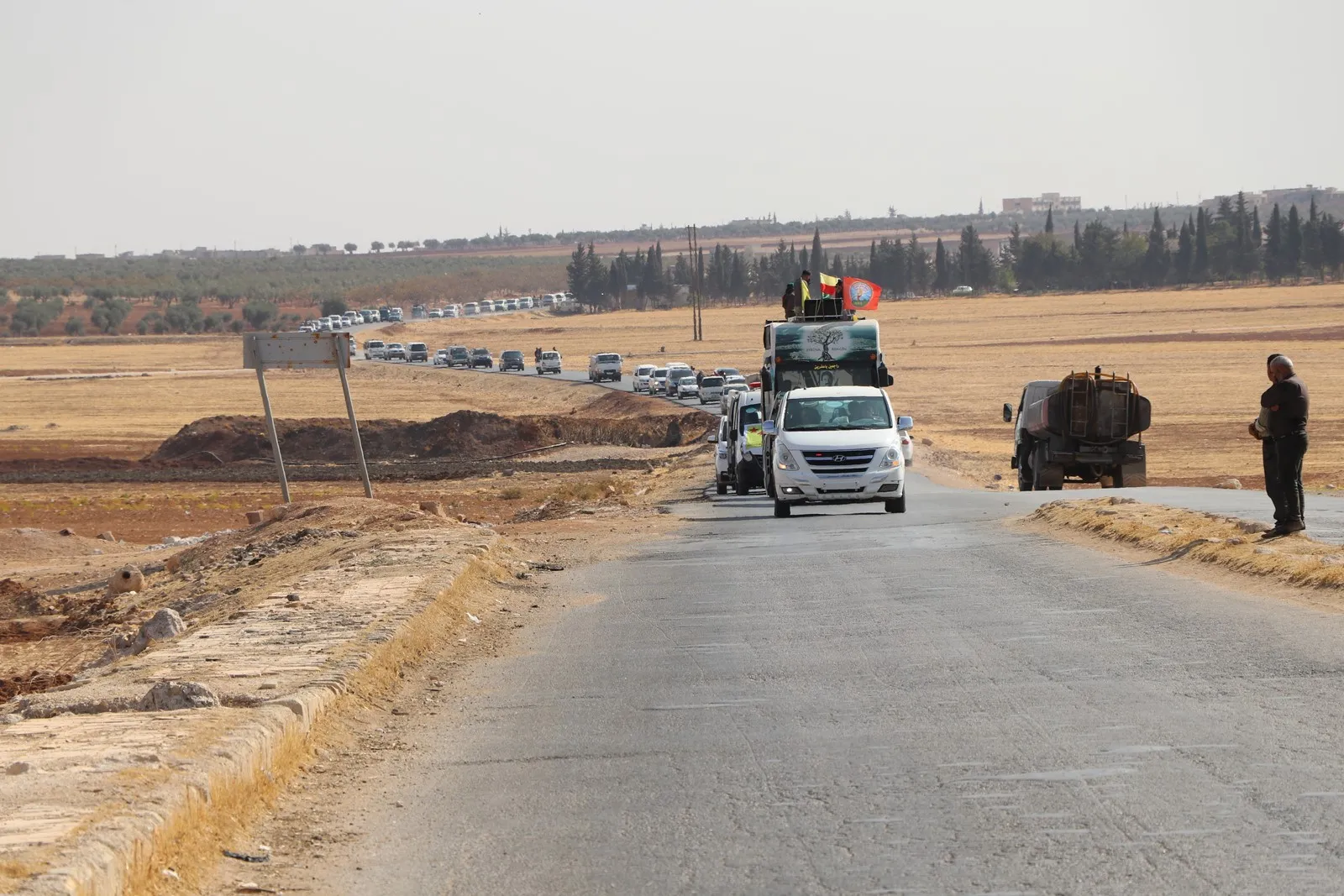 Bi hezaran şêniyên Efrînê şehîd Şoreş Andok oxir kir