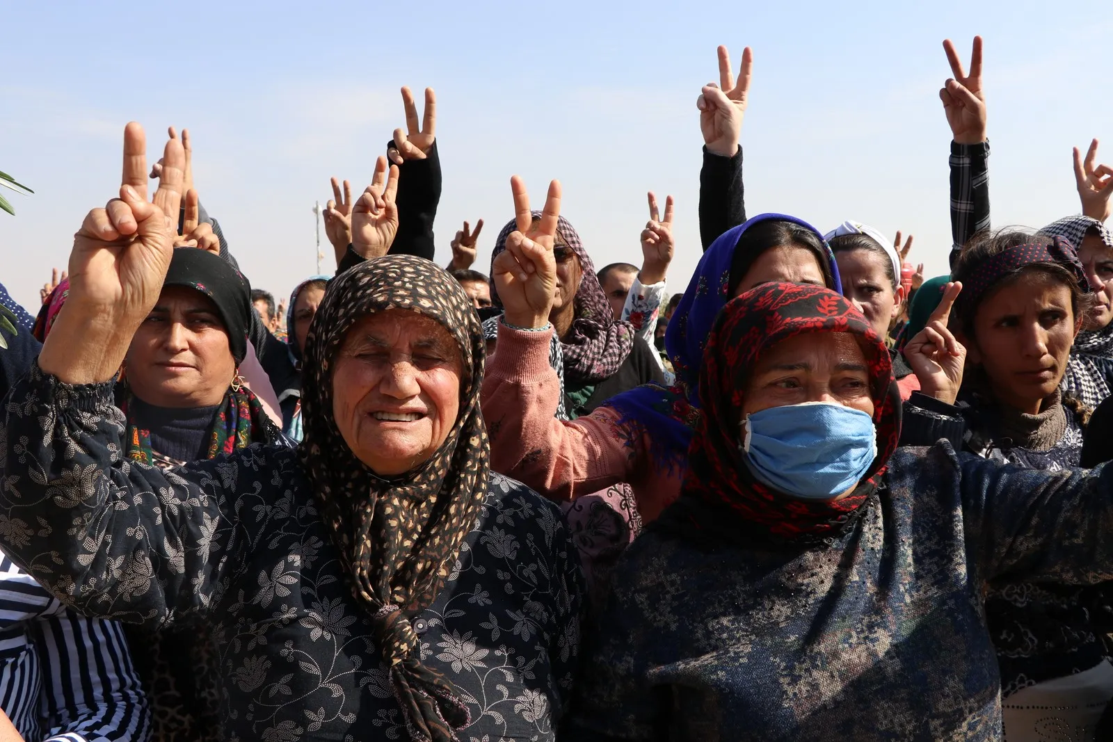 Bi hezaran şêniyên Efrînê şehîd Şoreş Andok oxir kir