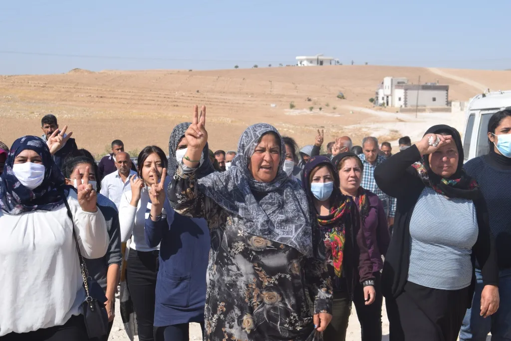 Şêniyên Kobanê sersaxî ji malbata şehîd Hemze û Faris re xwest