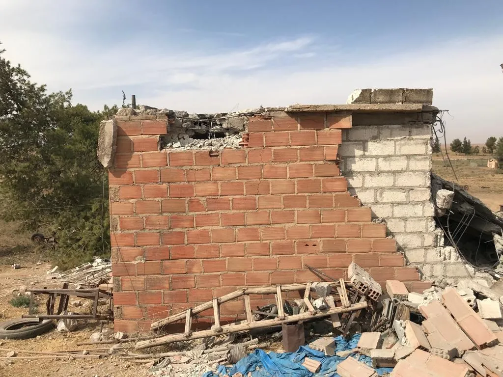 Dagirkeran li Til Temirê bi dehan malên Asûriyan hilweşandin