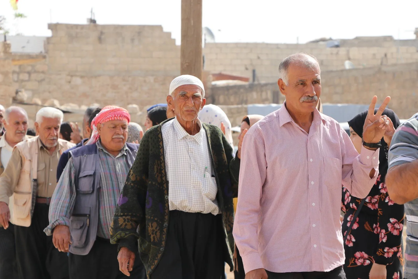 Şêniyên Efrînê sersaxî ji malbata şehîd Şiyar Şêxo re xwest
