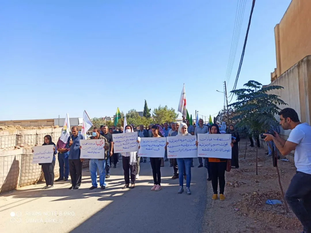 Şêniyên Amûdê li pêşiya baregeha Rûsyayê çalakiyek li dar xist