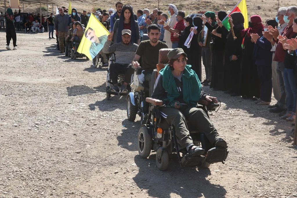 Şêniyên Girkê Legê û birîndarên şer çalakiya konvedanê dewr girtin