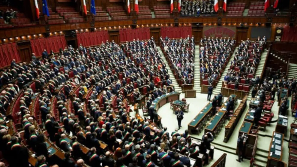 ​​​​​​​Parlementerekî Îtalî bikaranîna çekên kîmyewî xiste rojeva parlementoyê