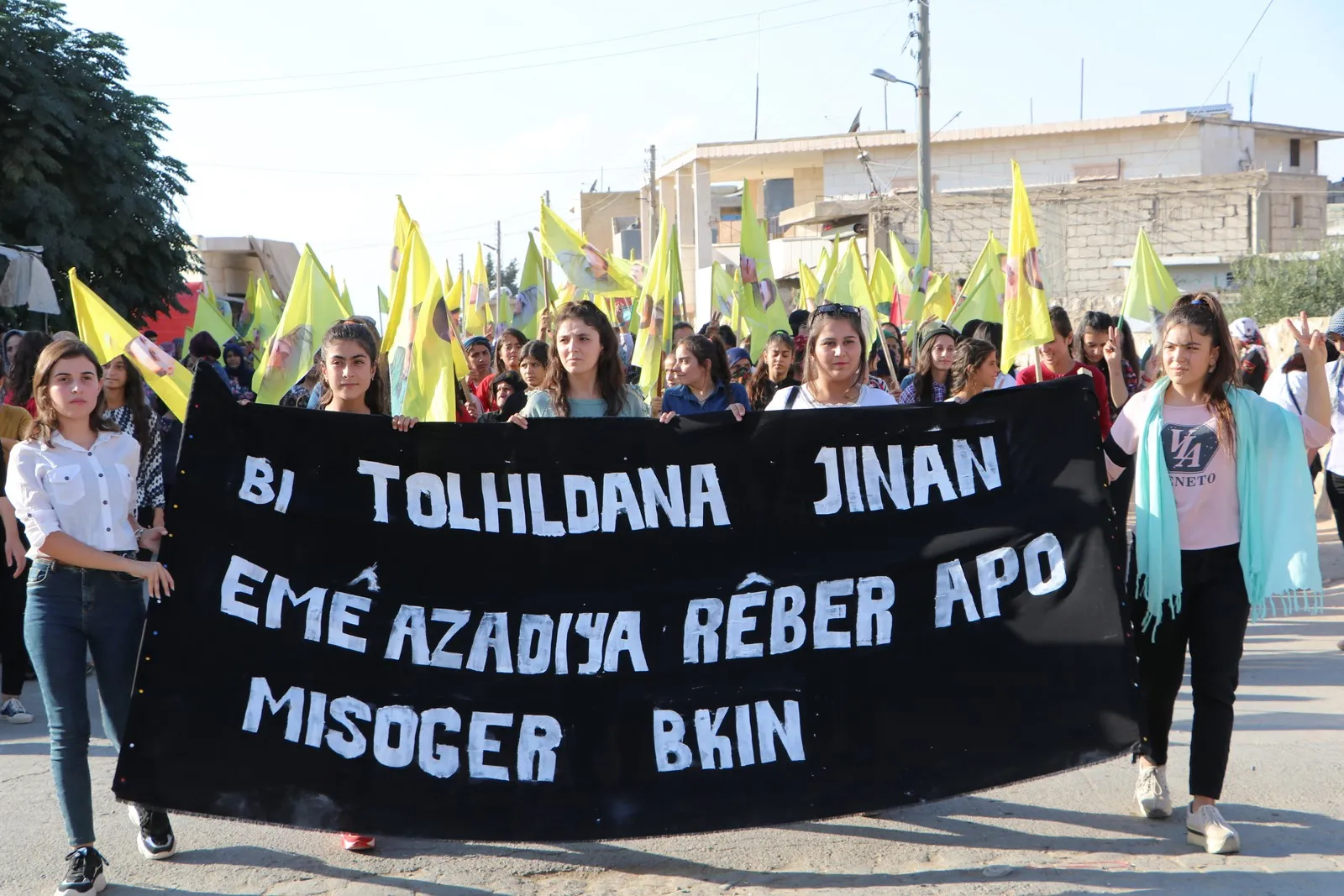 Li Şehbayê jin li dijî tecrîdê meşiyan