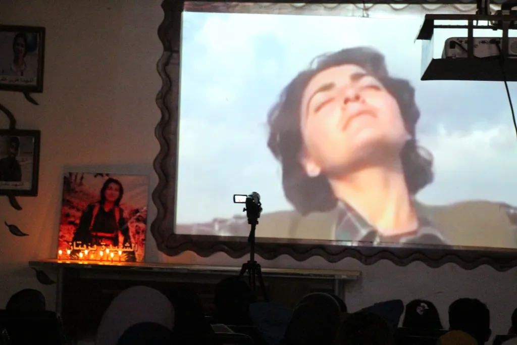 Li Minbicê jinên ciwan şehîd Bêrîtan bi bîr anî