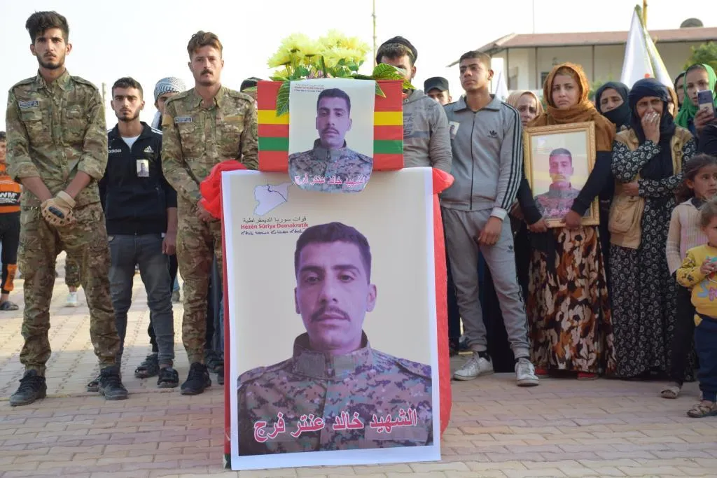 Şehîd Xalid Ferec li Goristana Şehîd Dijwar a Hesekê hat oxirkirin