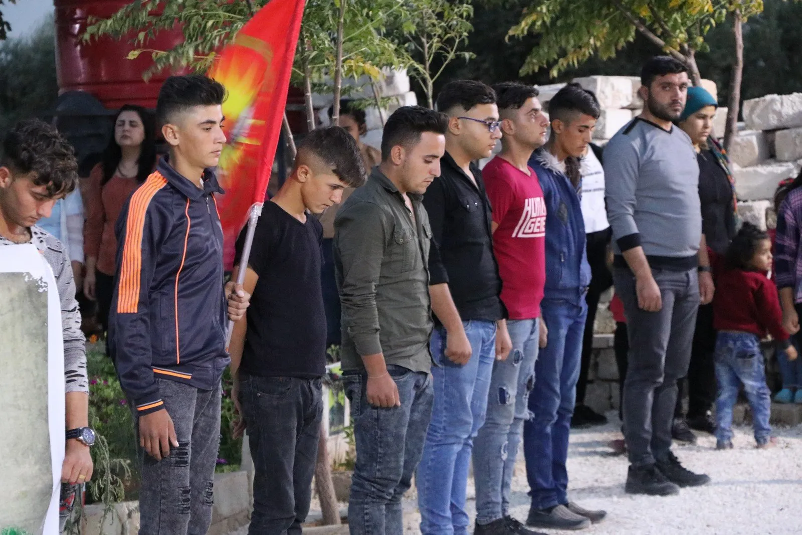 Ciwanên herêma Efrînê 3 şehîdên Berxwedana Rûmetê bi bîr anîn