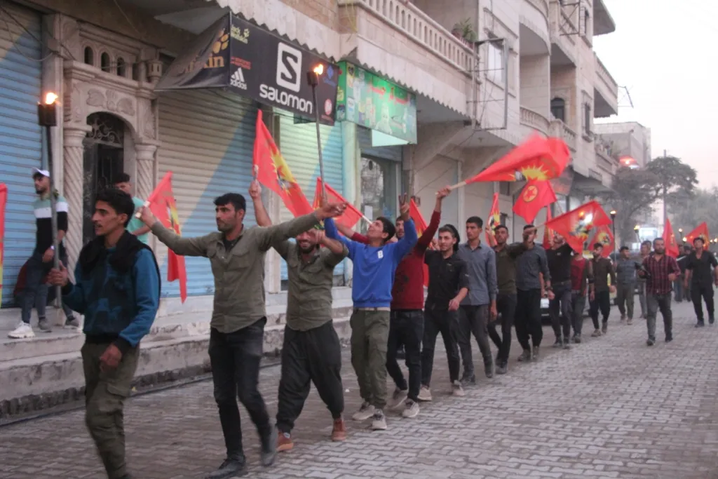 Li Kobanê ciwanên şoreşger komploya 9'ê Cotmehê şermezar kir