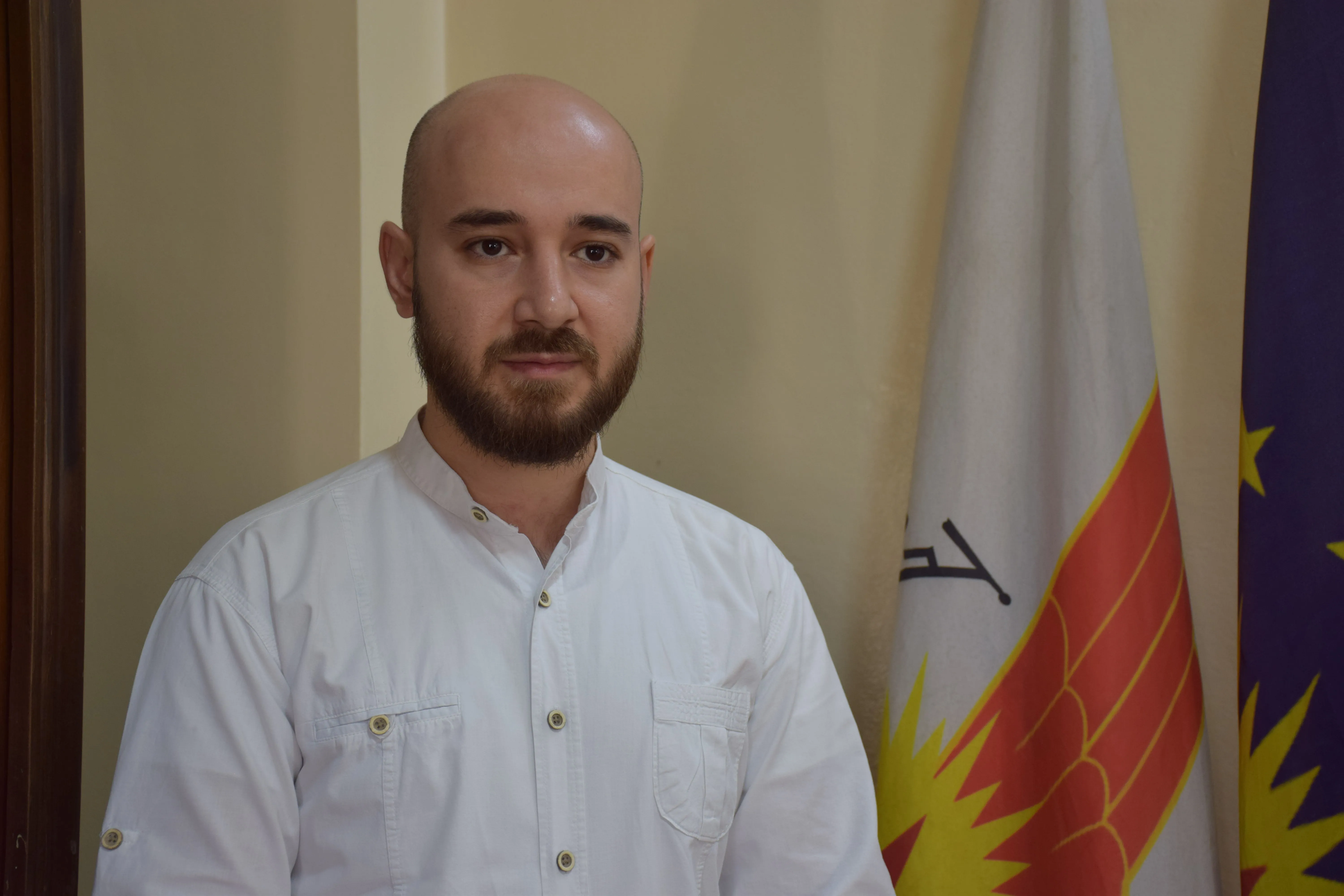 Siyasetmedarekî Suryanî banga hevgirtinê û piştgiriya yekîneyên parastinê kir