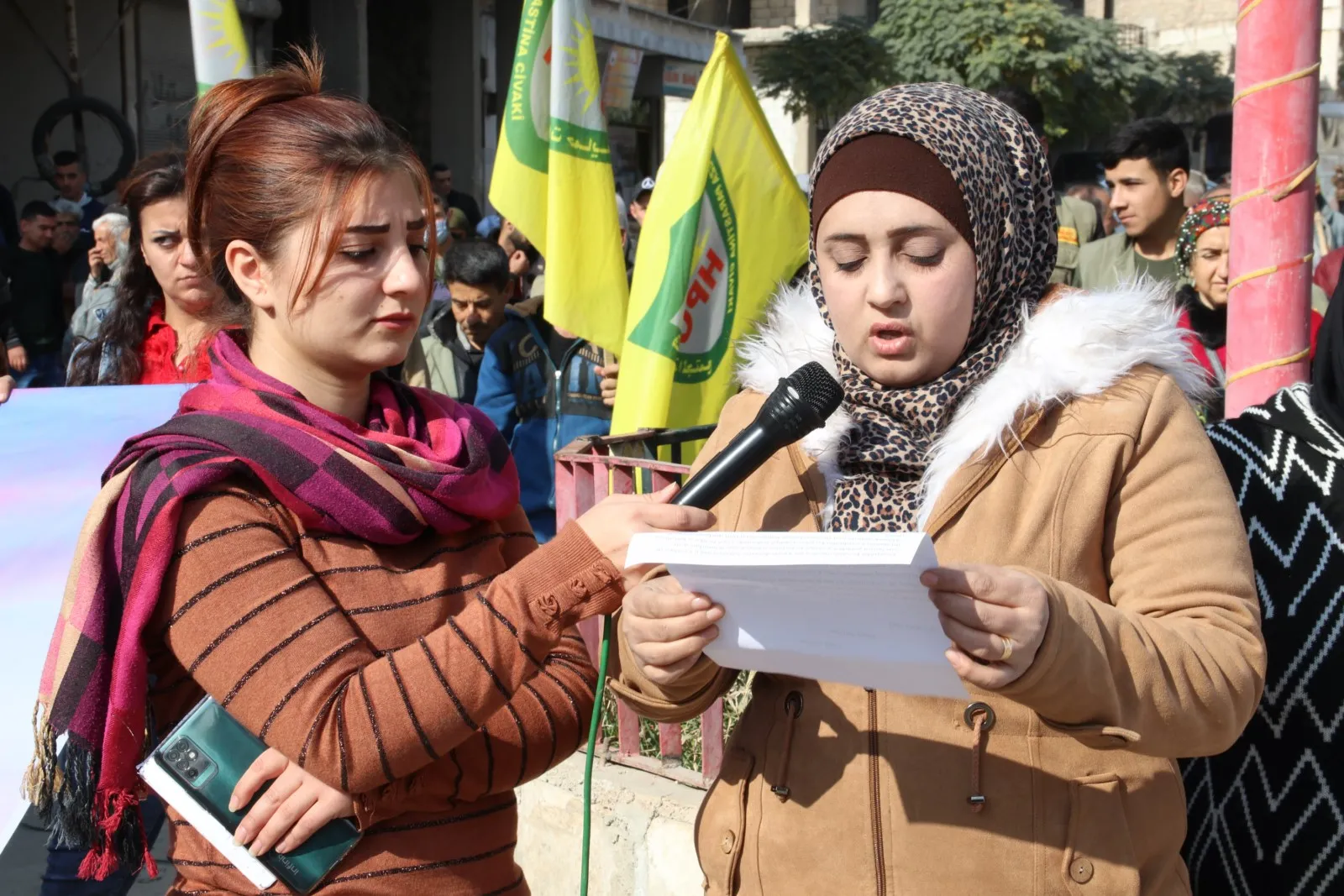 Bi hezaran kes li Qamişlo û Heleb meşiyan: Azadiya rêber Apo azadiya me ye!