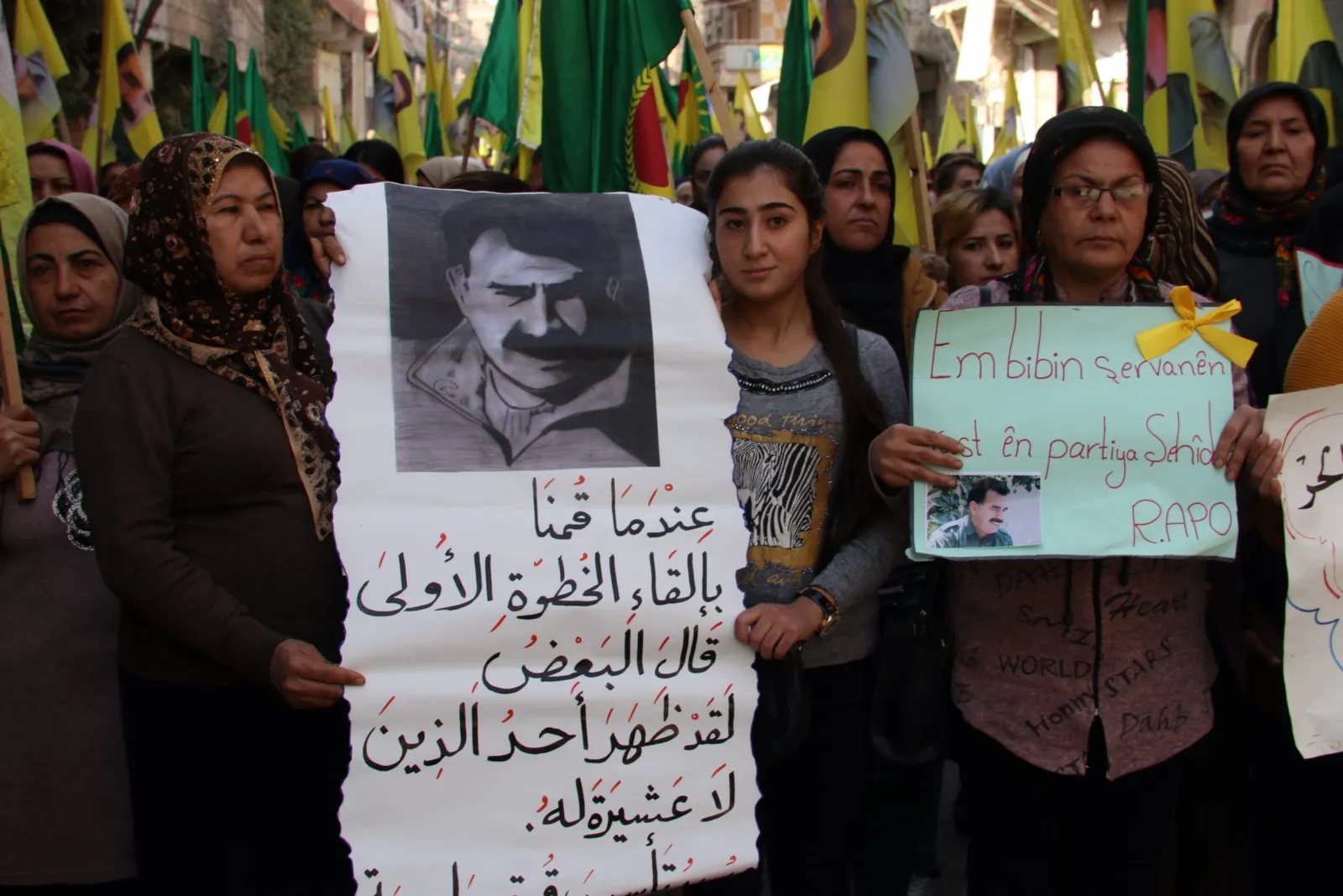Bi hezaran kes li Qamişlo û Heleb meşiyan: Azadiya rêber Apo azadiya me ye!