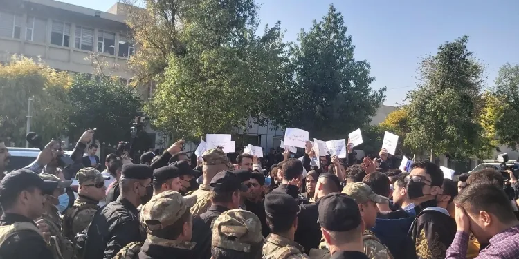 Hewlêr'de öğrenciler hükümeti protesto ediyor