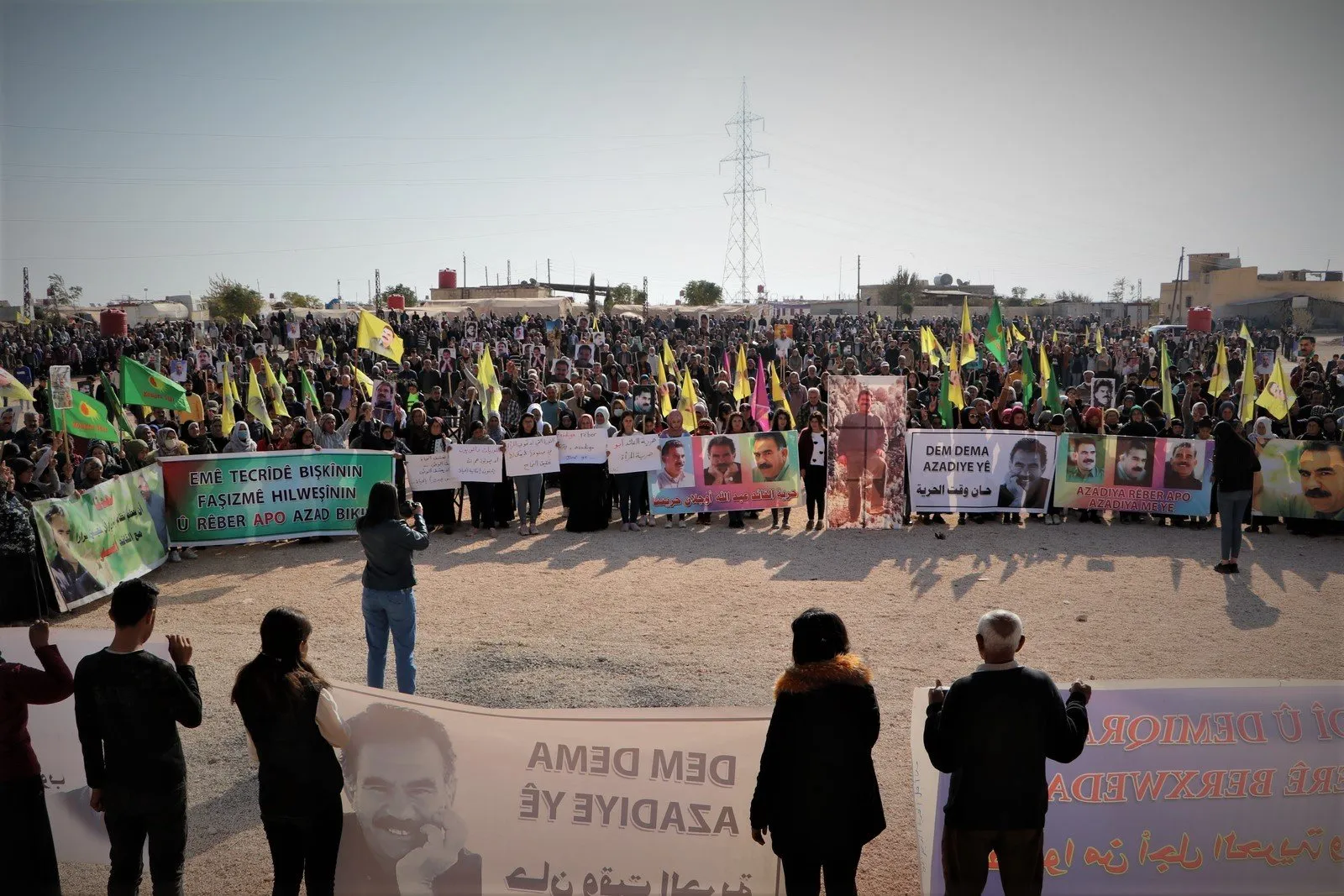 Koçberên Efrîn û şêniyên Şehbayê ji bo azadiya rêber Ocalan daketin qadan
