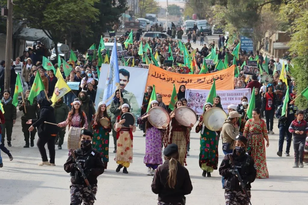 ​​​​​​​Bi hezaran jinên herêma Cizîrê bang kir: Li dijî tundî û dagirkeriyê têbikoşe