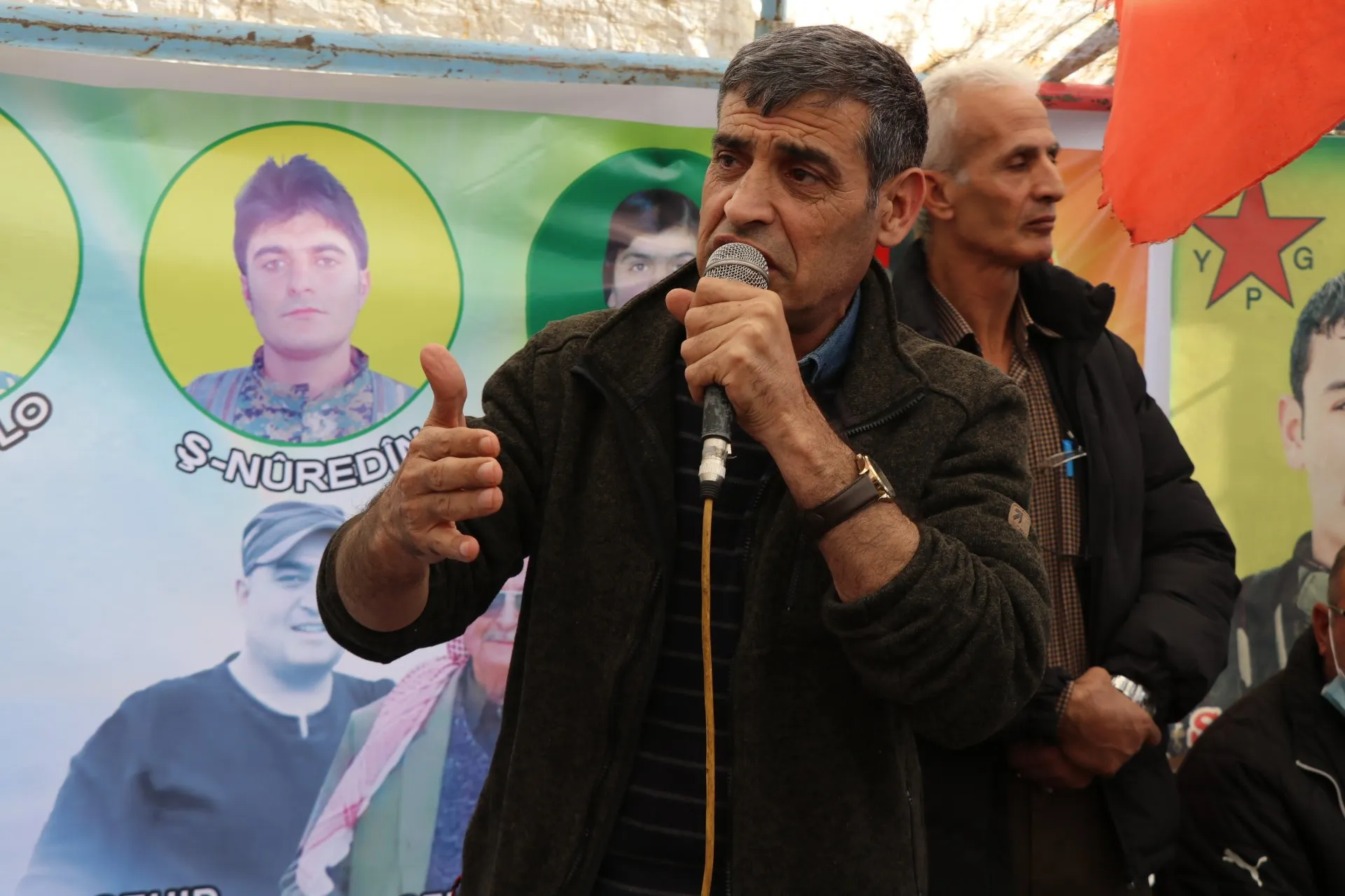 Hesen Koçer: Rêveberiya Xweser bi navê hemû pêkhateyan danûstandinan dike