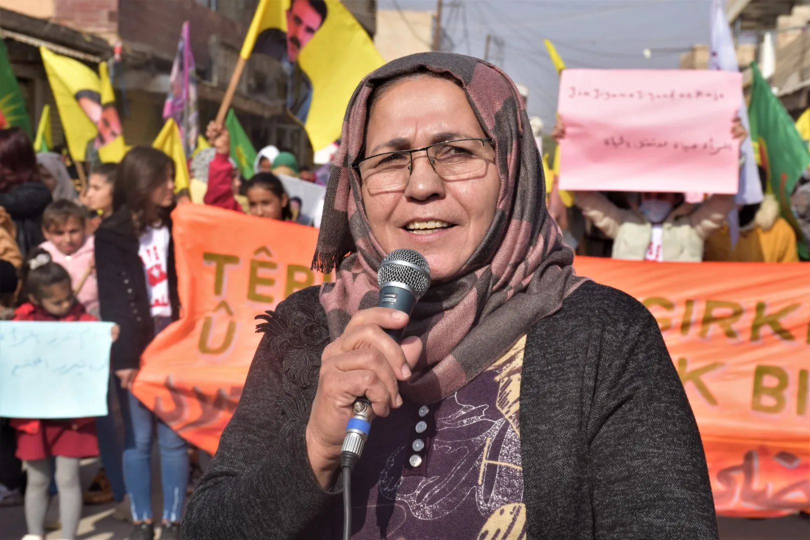 ​​​​​​​Bi hezaran jinên herêma Cizîrê bang kir: Li dijî tundî û dagirkeriyê têbikoşe