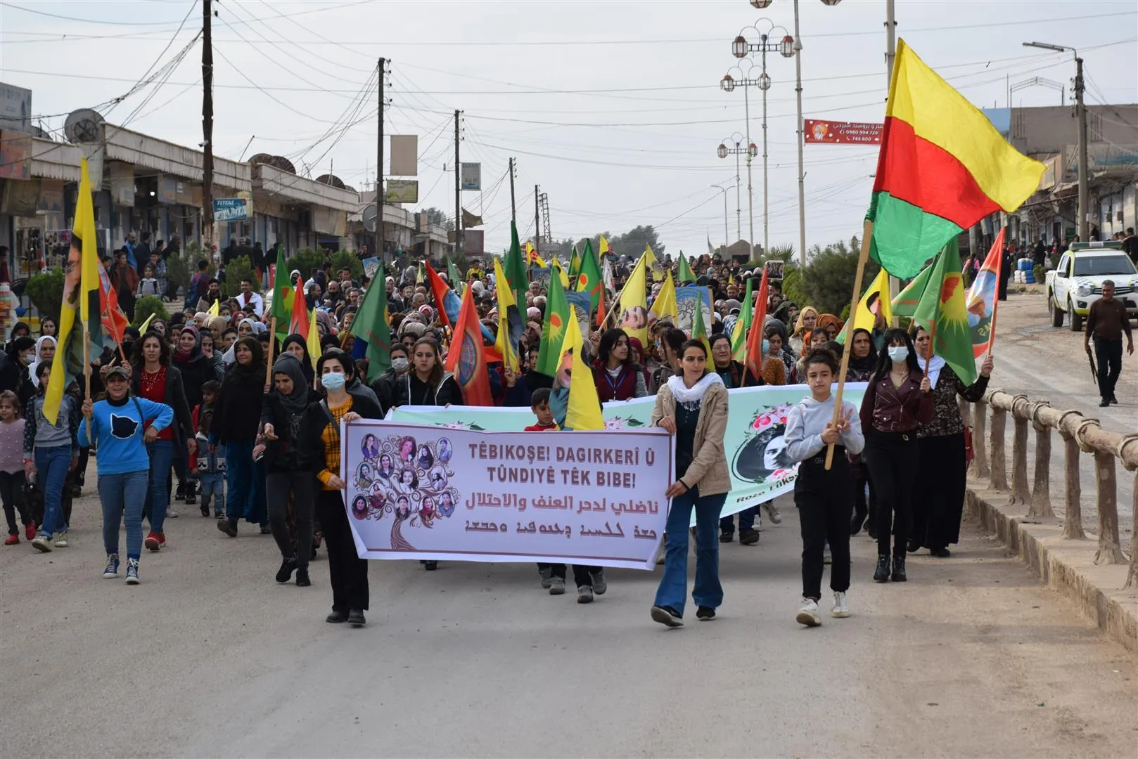 ​​​​​​​Bi hezaran jinên herêma Cizîrê bang kir: Li dijî tundî û dagirkeriyê têbikoşe