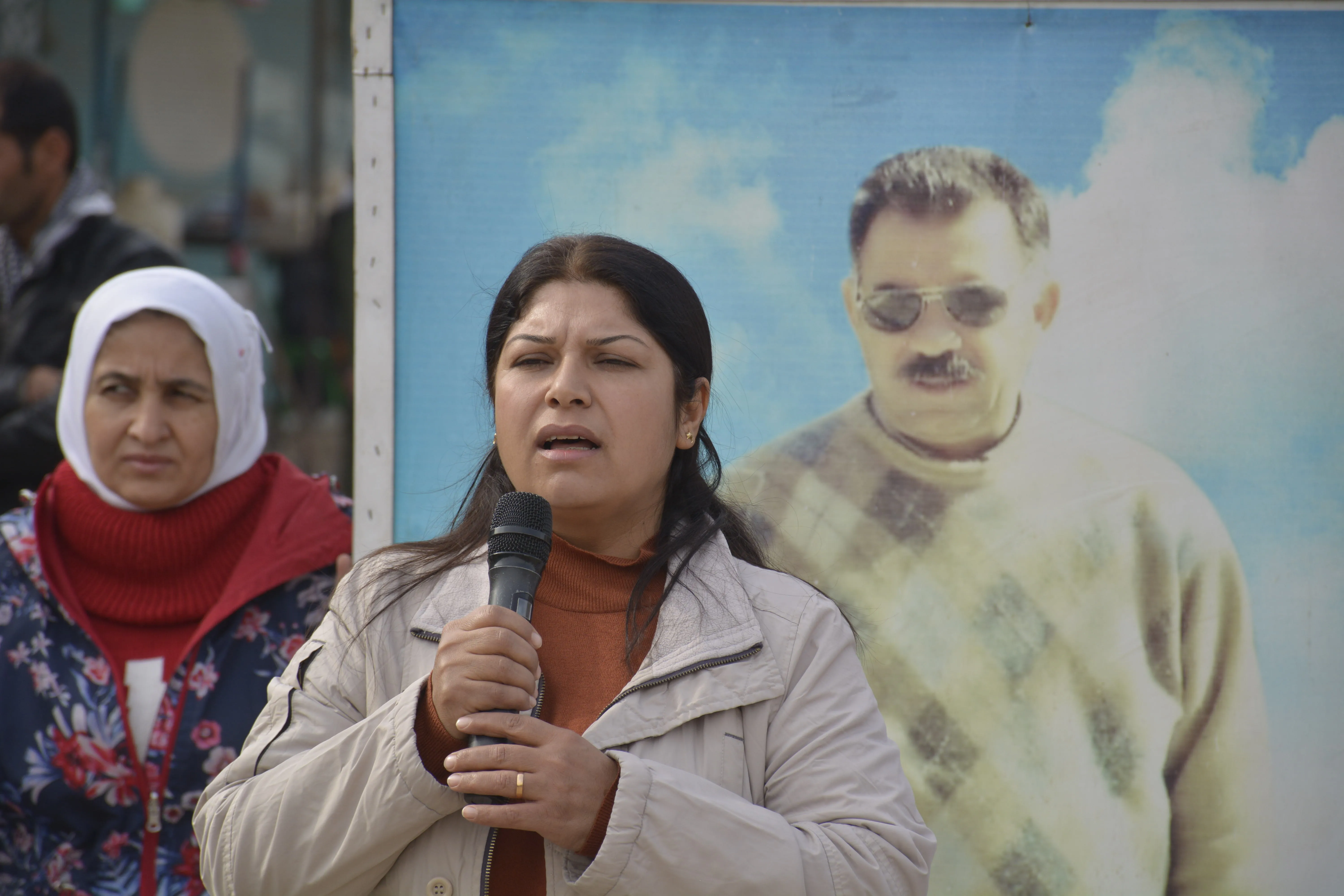 ​​​​​​​Bi hezaran jinên herêma Cizîrê bang kir: Li dijî tundî û dagirkeriyê têbikoşe