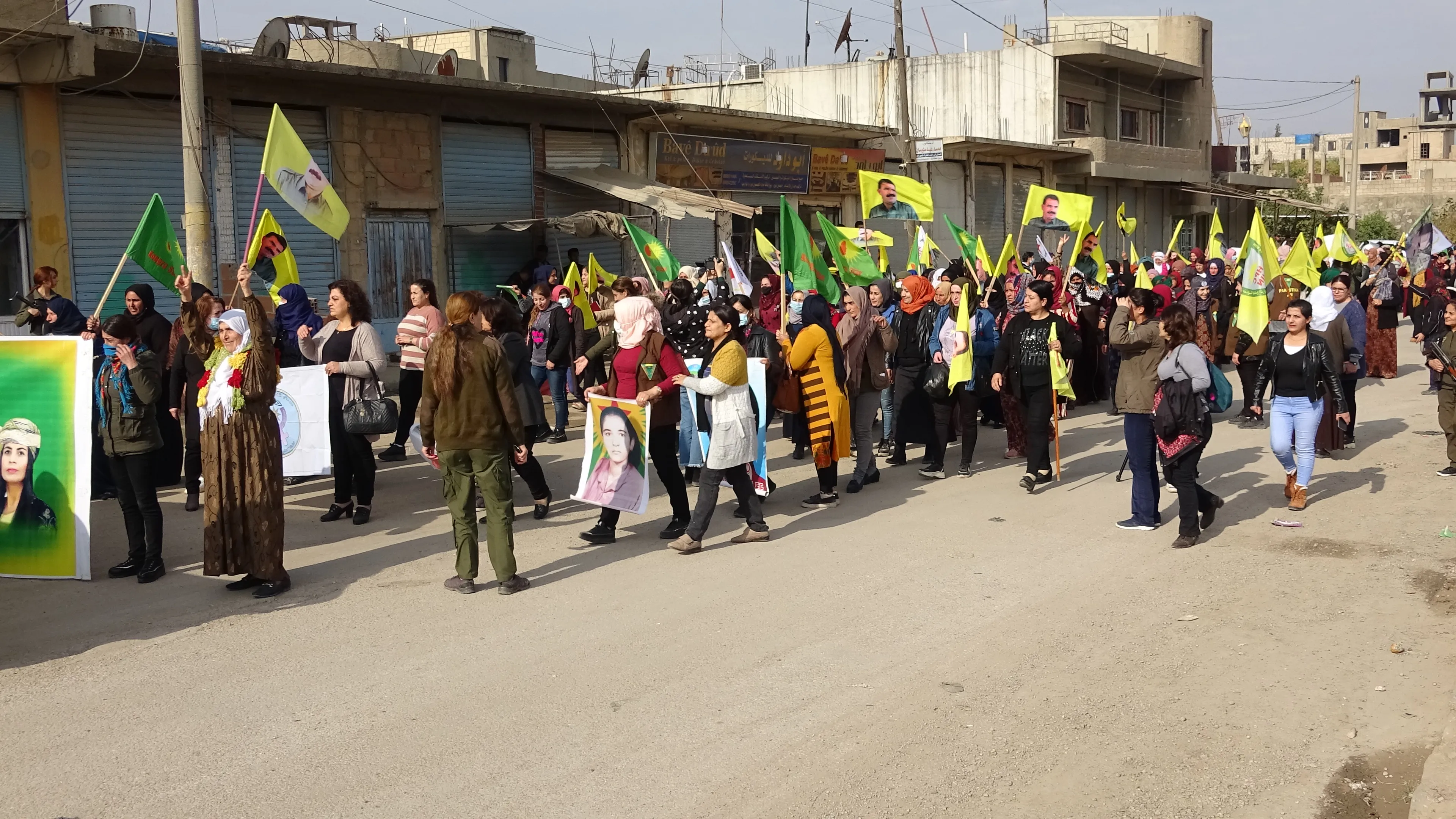 ​​​​​​​Bi hezaran jinên herêma Cizîrê bang kir: Li dijî tundî û dagirkeriyê têbikoşe