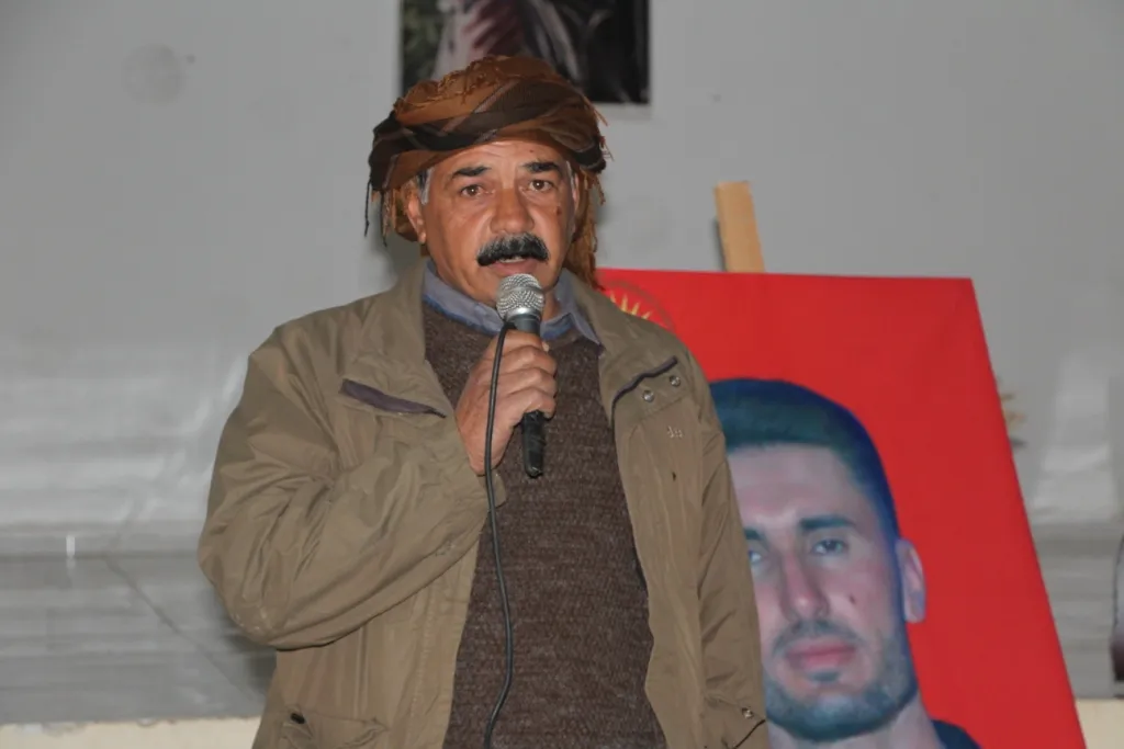 Ciwanan bi pêşangehekê şehîdên bombebarana dewleta Tirk bi bîr anîn