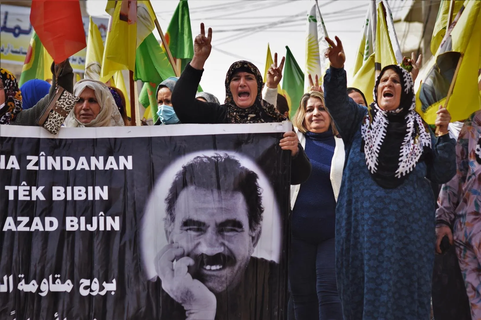 Ereb û Kurdên li Hesekê banga azadiya fizîkî ya rêber Abdullah Ocalan kir