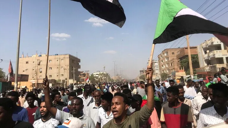 Hêzên Ewlehiya Sûdanê gaza rondikrêjê li dijî xwepêşandêran bi kar anî