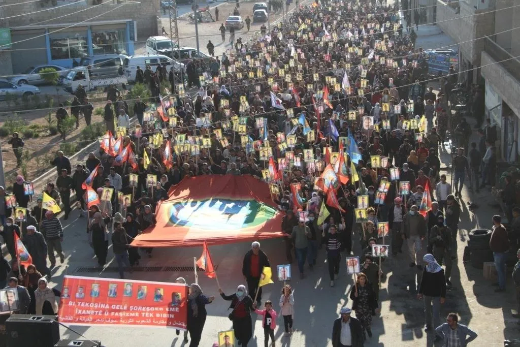 Bi hezaran şêniyên Kobanê komkujiya Hilêliyê şermezar kir