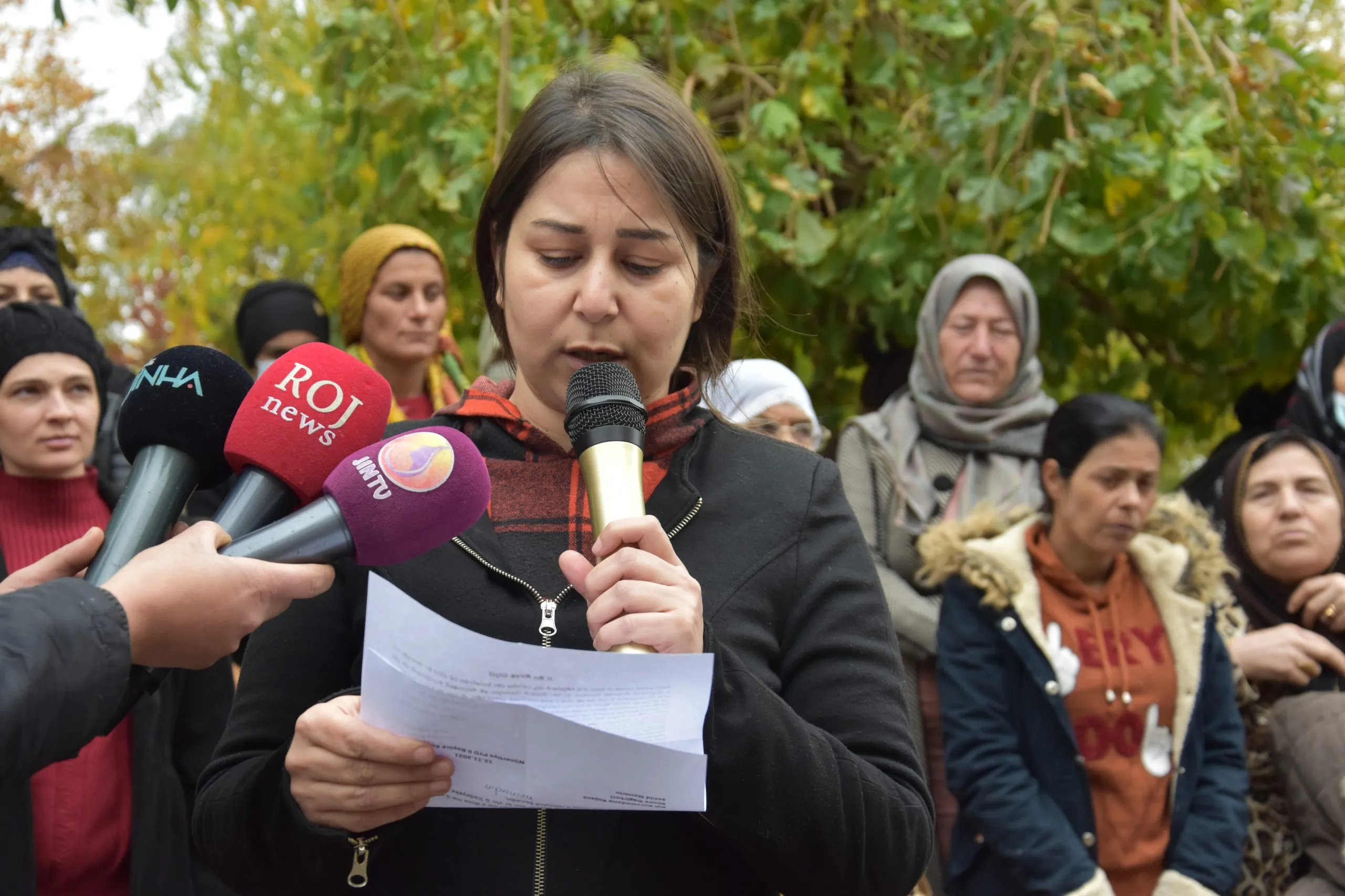 Nûnertiya PYD’ê ya li Silêmaniyê komkujiya Hilêliyê şermezar kir 