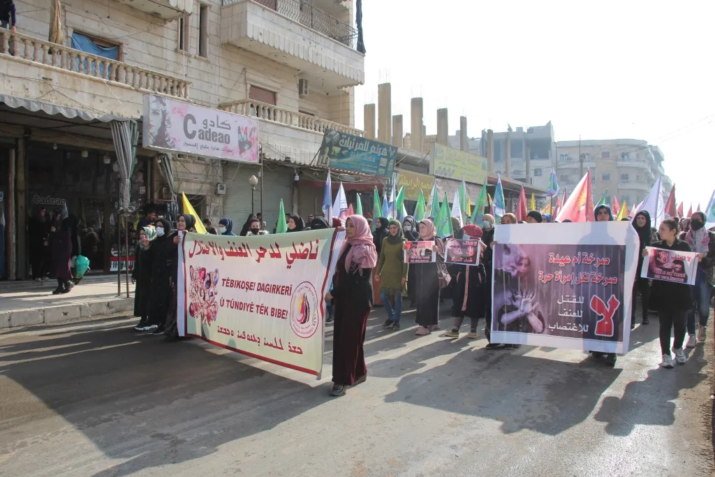 Di çalakiyên 25'ê Mijdarê de ji bo jinên li herêmên dagirkirî bang hate kirin
