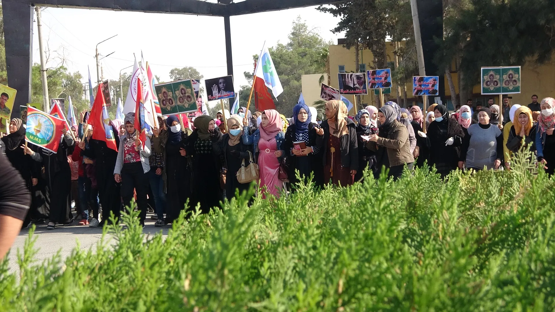 Di çalakiyên 25'ê Mijdarê de ji bo jinên li herêmên dagirkirî bang hate kirin