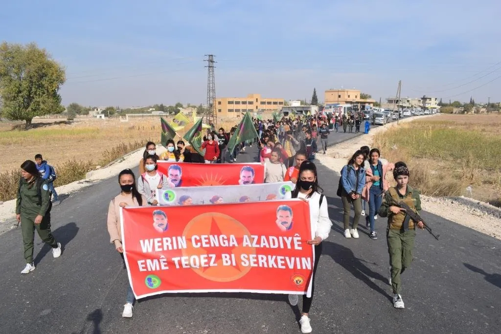 Li navçeya Qenaya jinên ciwanên êrişên dewleta Tirk û xiyaneta PDK'ê şermezar kirin
