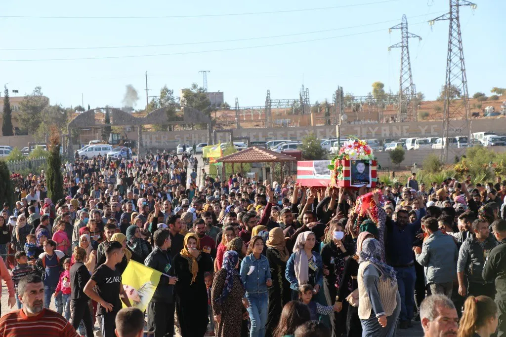 Li Kobanê ji bo 8 şehîdan merasîmek hate lidarxistin