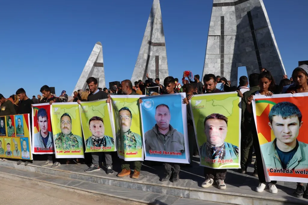 Li Kobanê ji bo 8 şehîdan merasîmek hate lidarxistin