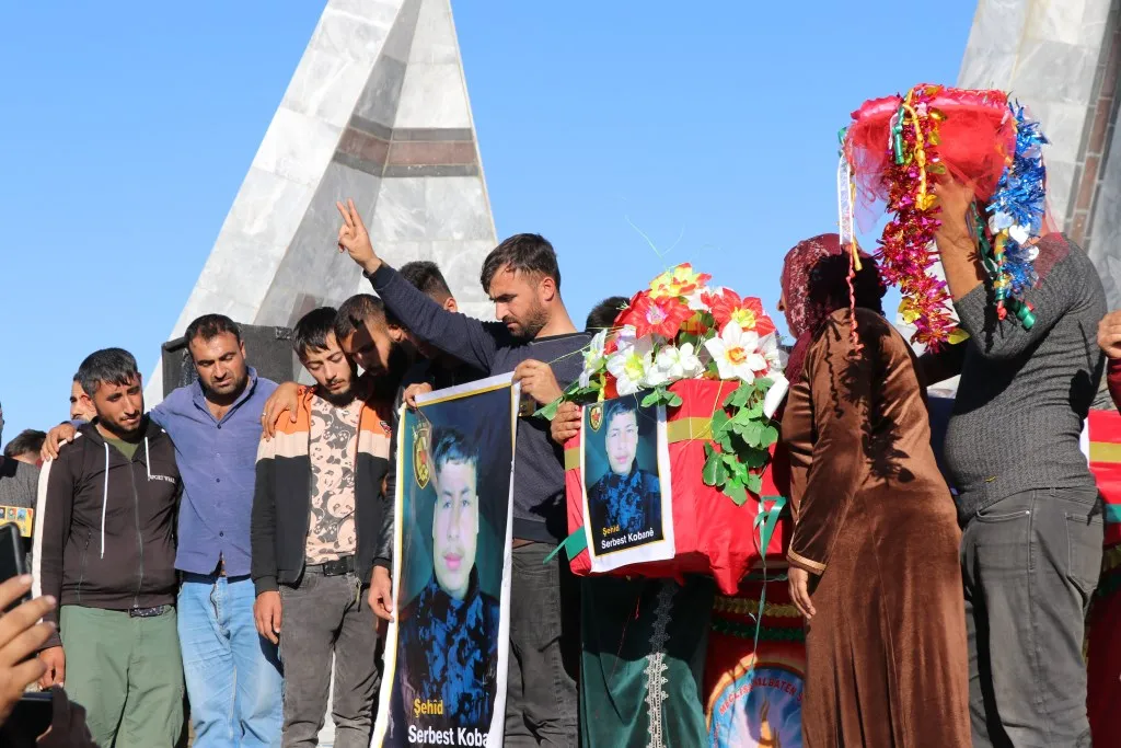 Li Kobanê ji bo 8 şehîdan merasîmek hate lidarxistin