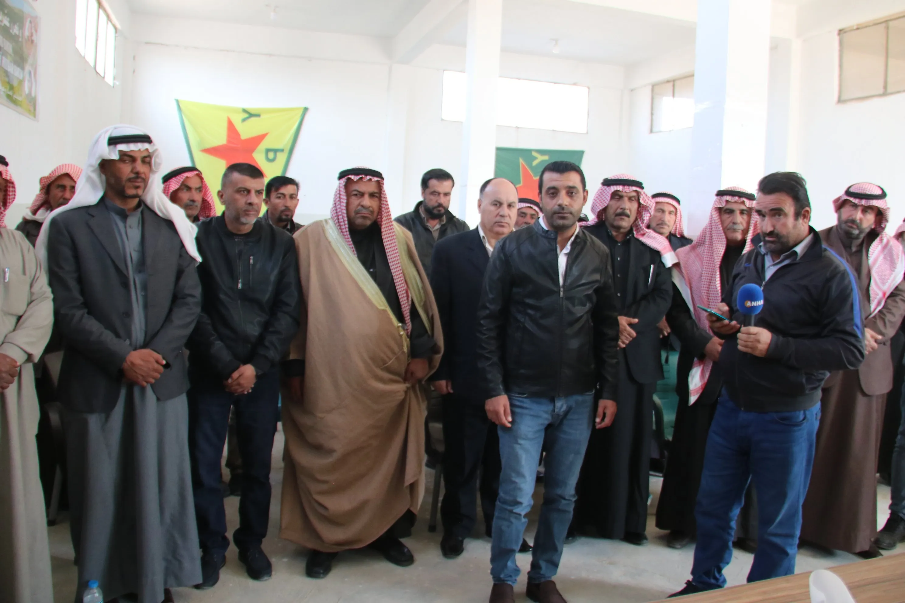 Nûnerên Rêveberiya Xweser û cotkarên başûrê Hesekê li hev civiyan
