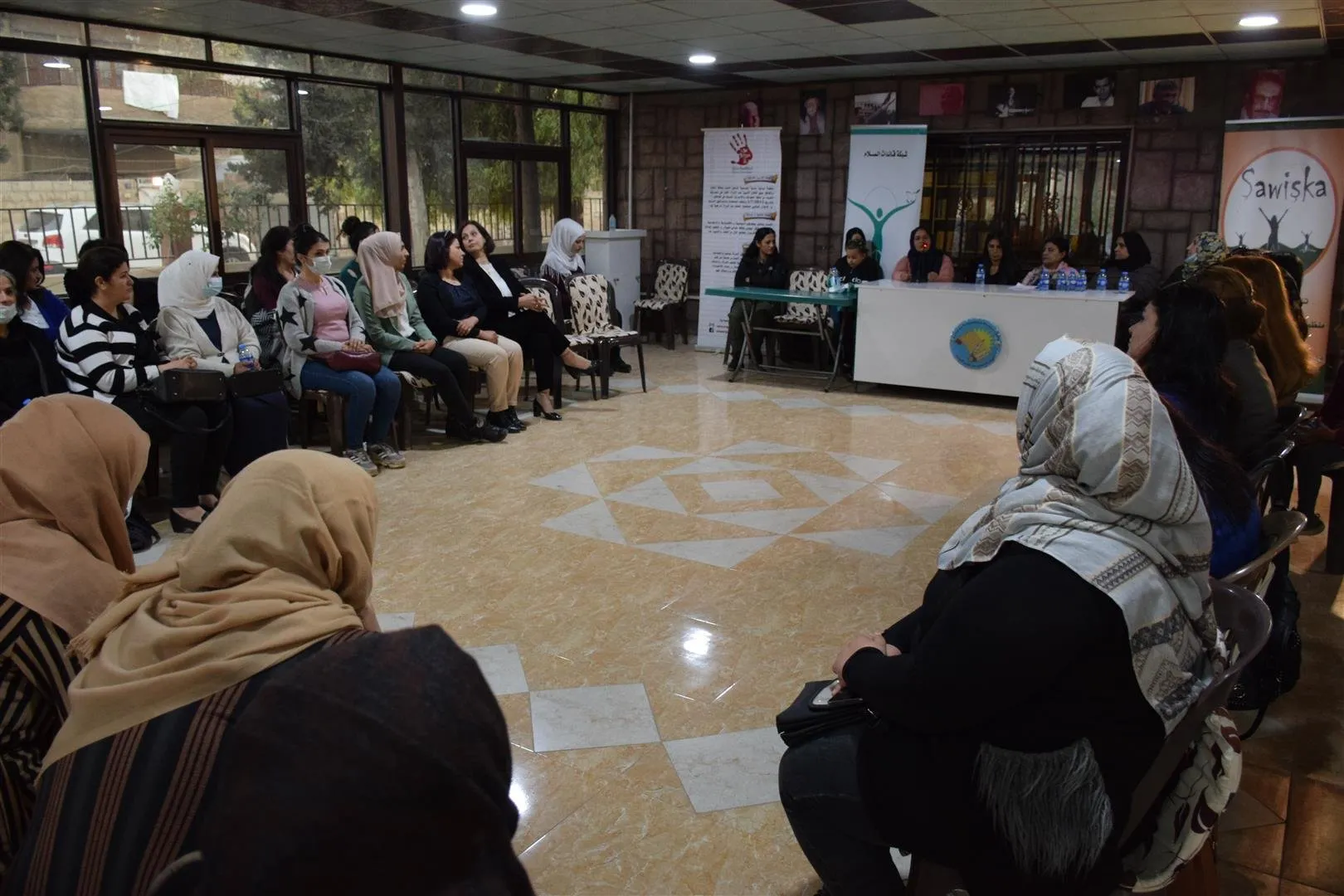 Jinan serpêhatiyên xwe yên tundiyê û têkoşîna li dijî wê vegotin