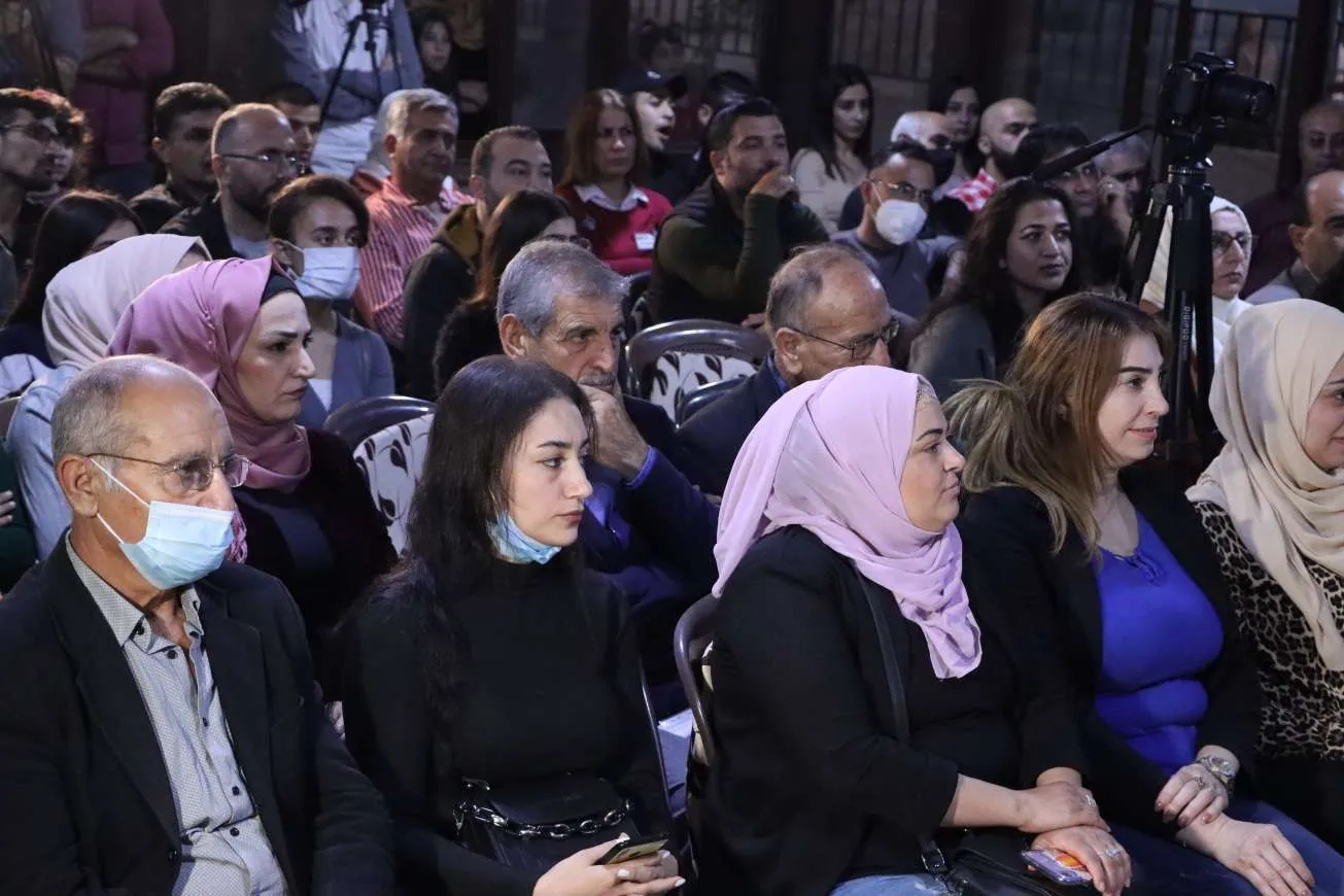 Şanoya ‘Em li Hêviya Wî Ne’ li Qamişloyê hate pêşandan
