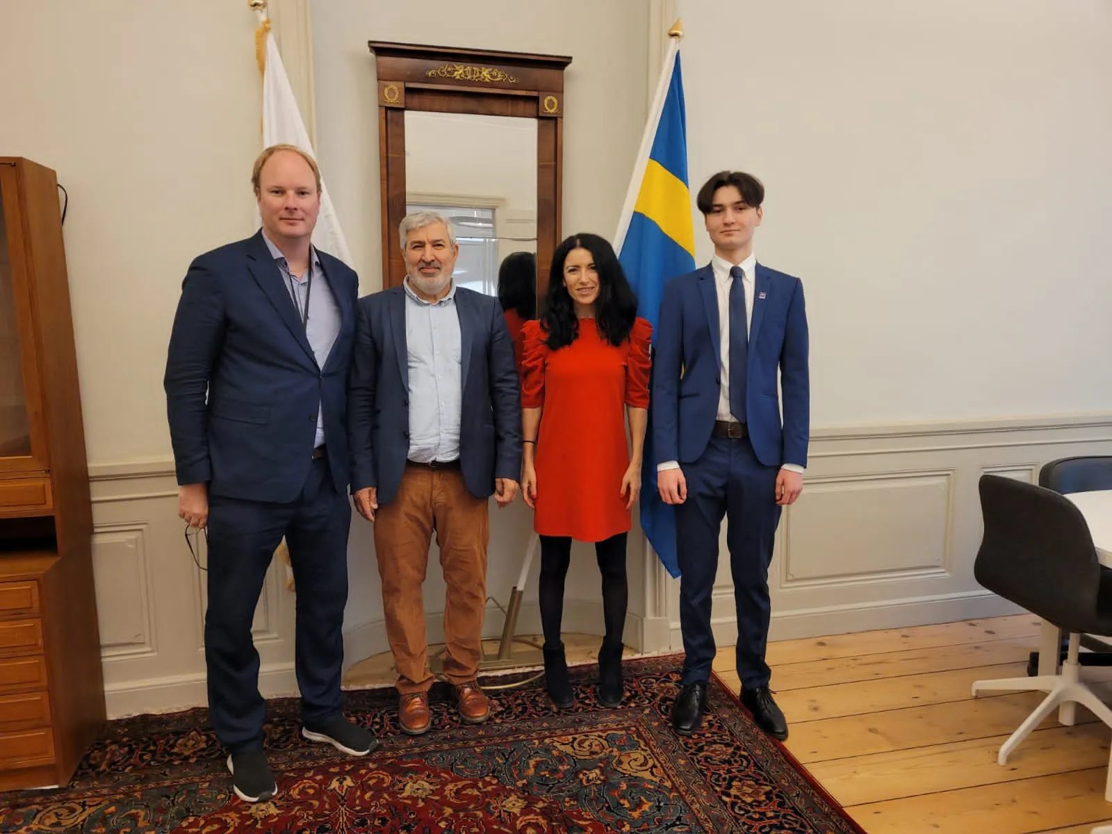 Nûnertiya Rêveberiya Xweser a li Swêdê bi berpirsên hikumet û partiyên siyasî re civiya