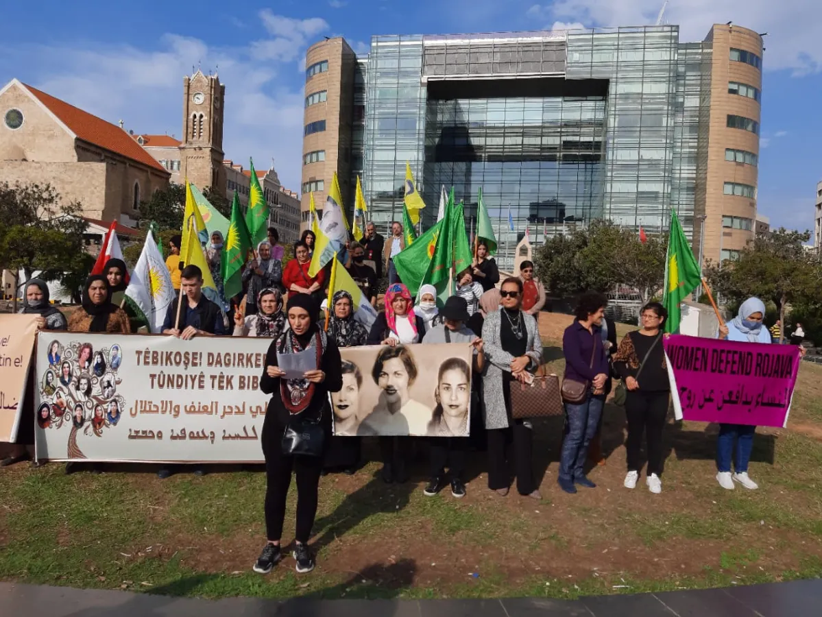 Li pêş Komseriya NY’yê ya li Beyrûtê bi boneya 25’ê Mijdarê, protesto